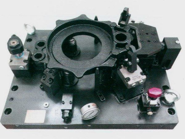 製(zhi)動器(qi)底闆(ban)液壓裌具